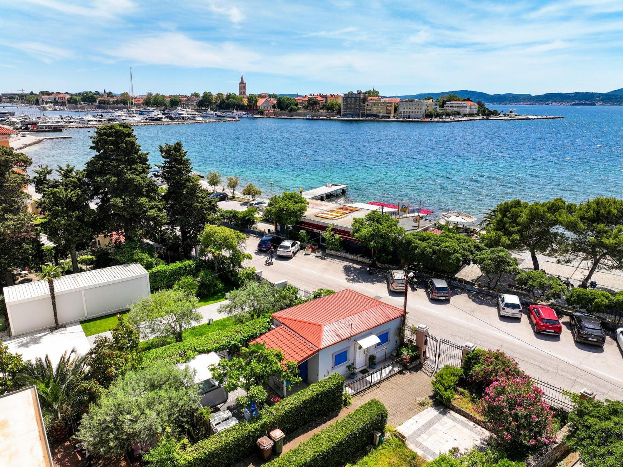 Beachfront House With Private Jacuzzi And Garden Zadar Luaran gambar