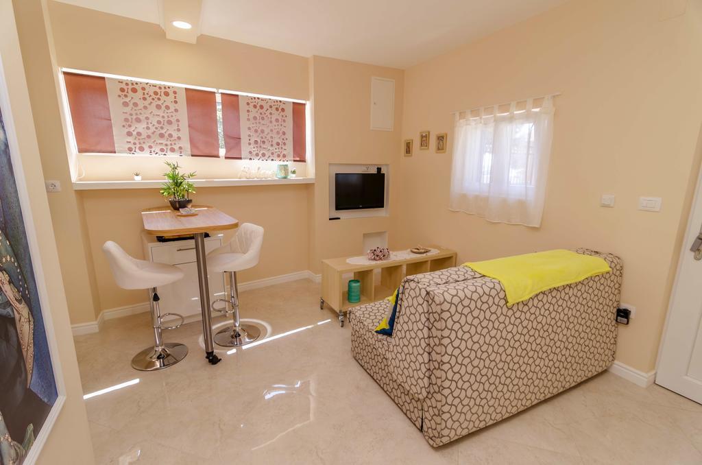 Beachfront House With Private Jacuzzi And Garden Zadar Luaran gambar