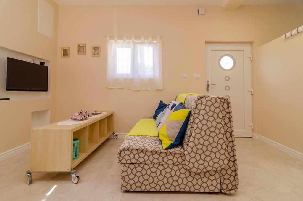 Beachfront House With Private Jacuzzi And Garden Zadar Luaran gambar