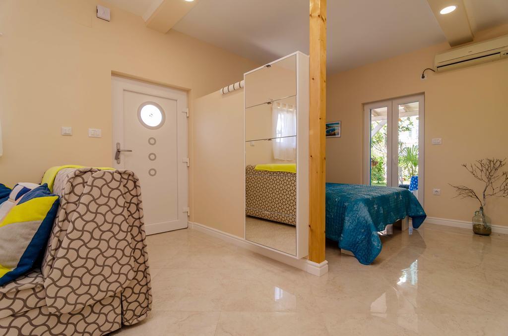 Beachfront House With Private Jacuzzi And Garden Zadar Luaran gambar