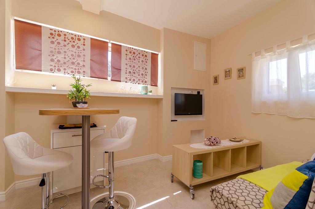 Beachfront House With Private Jacuzzi And Garden Zadar Luaran gambar