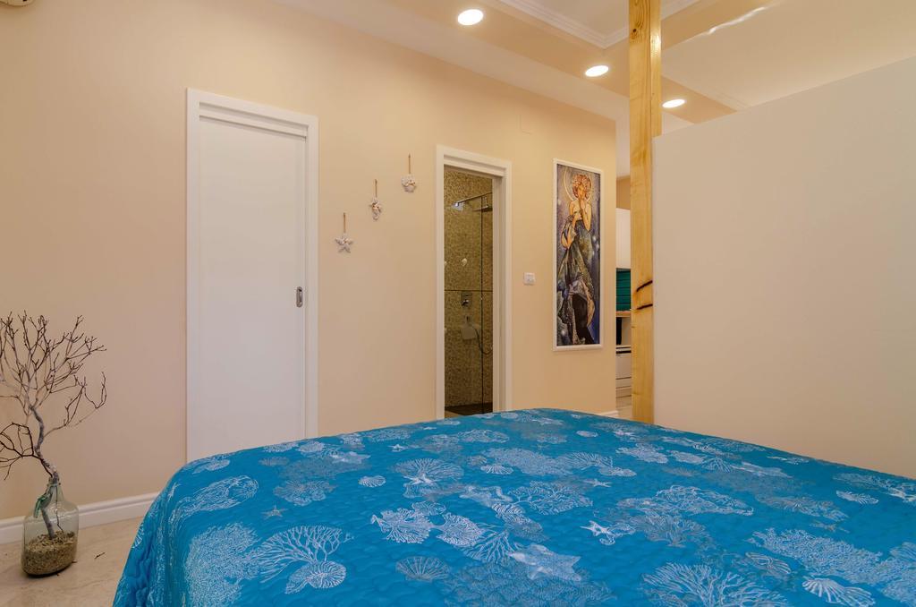 Beachfront House With Private Jacuzzi And Garden Zadar Luaran gambar