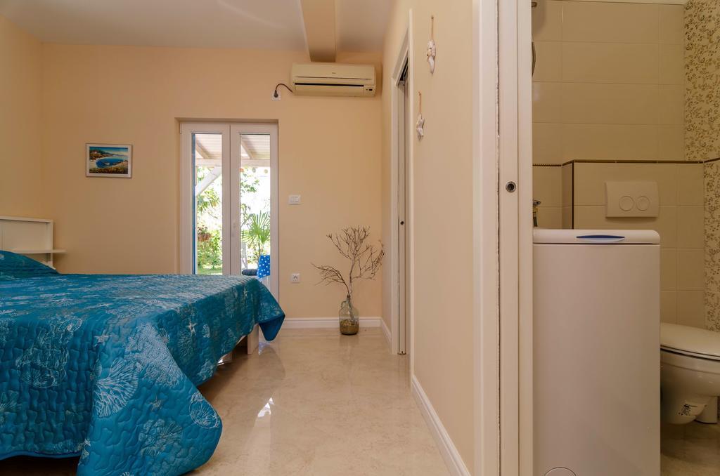 Beachfront House With Private Jacuzzi And Garden Zadar Luaran gambar