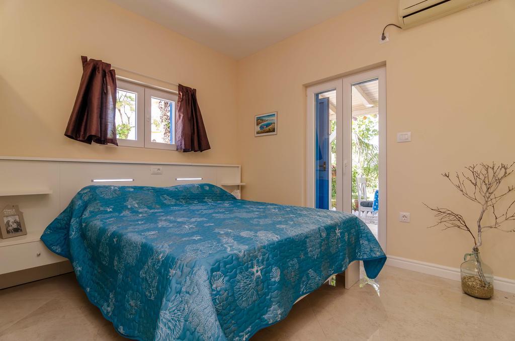 Beachfront House With Private Jacuzzi And Garden Zadar Luaran gambar