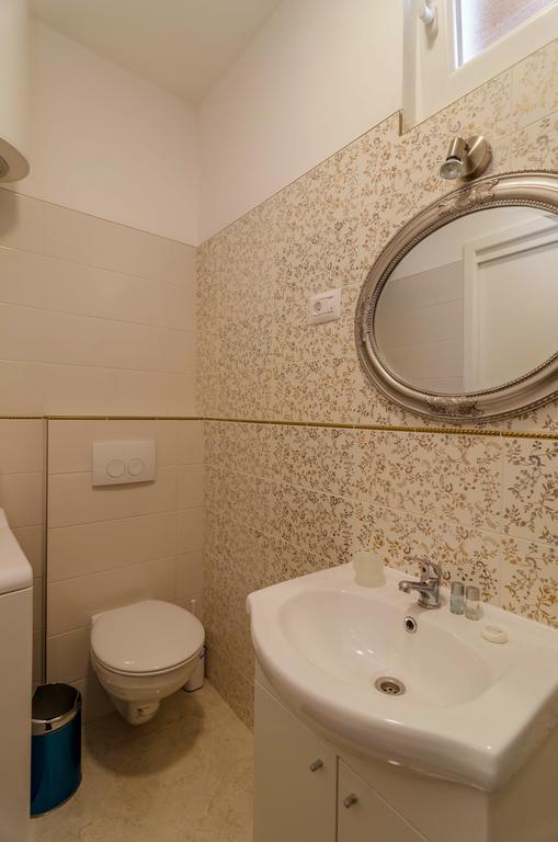Beachfront House With Private Jacuzzi And Garden Zadar Luaran gambar