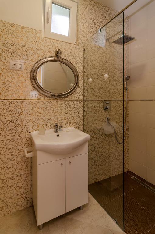 Beachfront House With Private Jacuzzi And Garden Zadar Luaran gambar