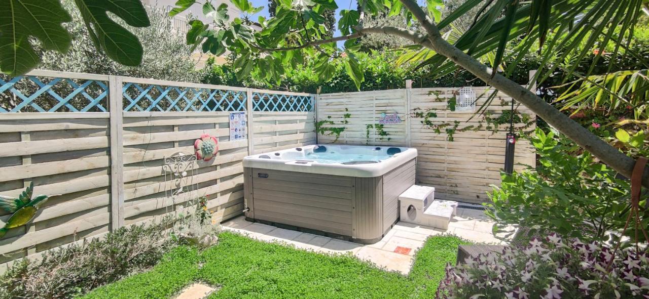 Beachfront House With Private Jacuzzi And Garden Zadar Luaran gambar